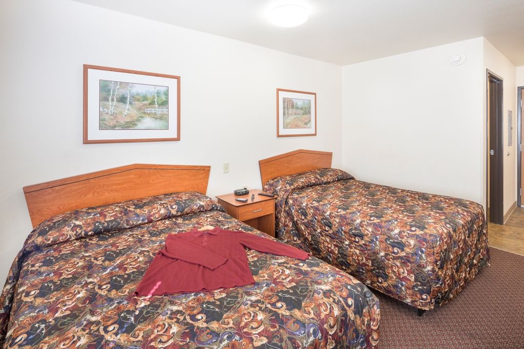 Woodspring Suites Springfield Room photo